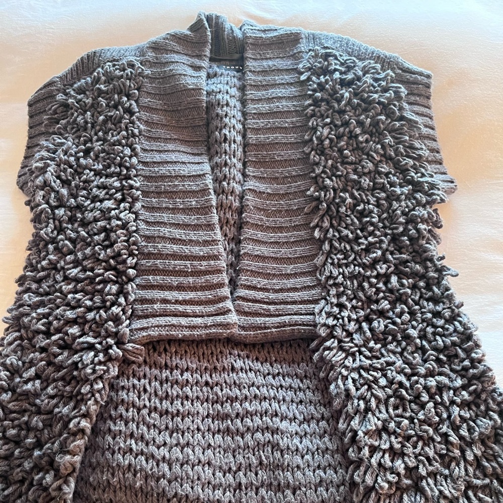 Curly knit long vest